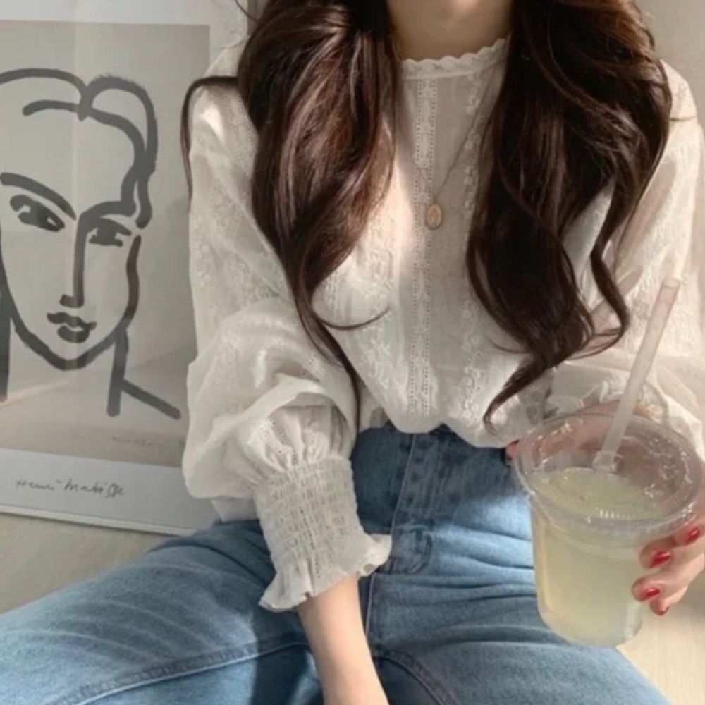 Embroidered eyelet scalloped collar white blouse - NWT